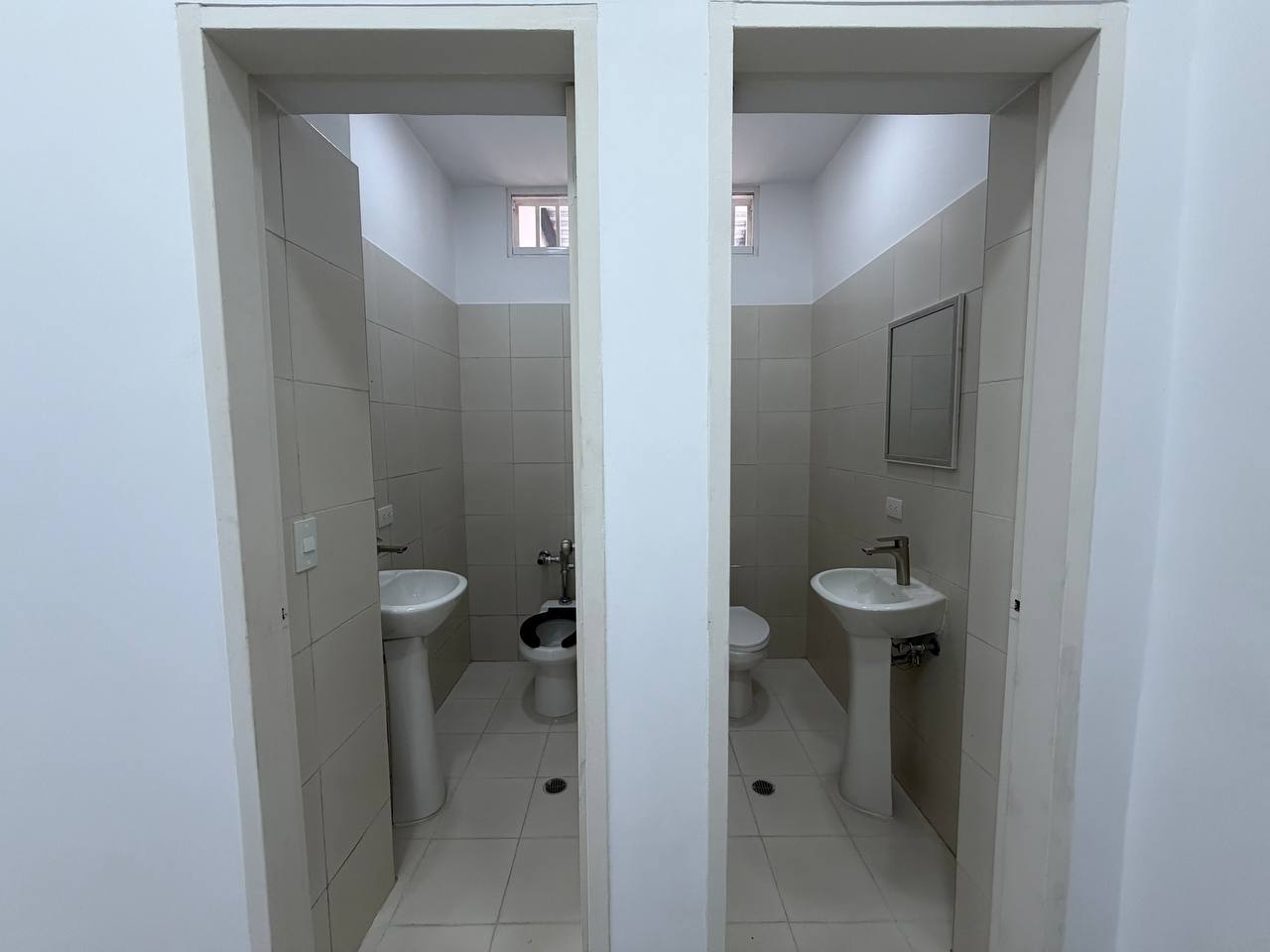 Colinas de Bello Monte-Casa-Baño (4) Casa Comercial en Venta en Colinas de Bello Monte, Caracas – 1.054m², 17 Baños y 3 Puestos de Estacionamiento