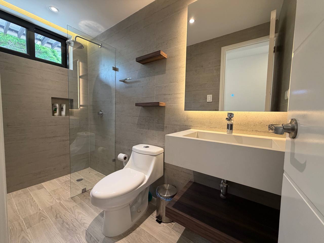 Colinas de Bello Monte-Casa-Baño Casa Comercial en Venta en Colinas de Bello Monte, Caracas – 1.054m², 17 Baños y 3 Puestos de Estacionamiento