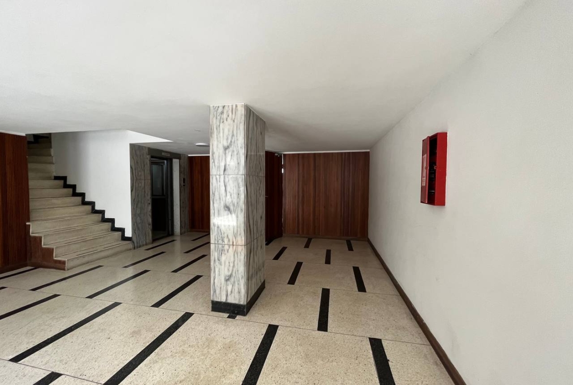 Apartamento en Venta en Cumbres de Curumo, Caracas – 370m², 3 Habitaciones + Servicio, 3 Baños y 3 Puestos de Estacionamiento
