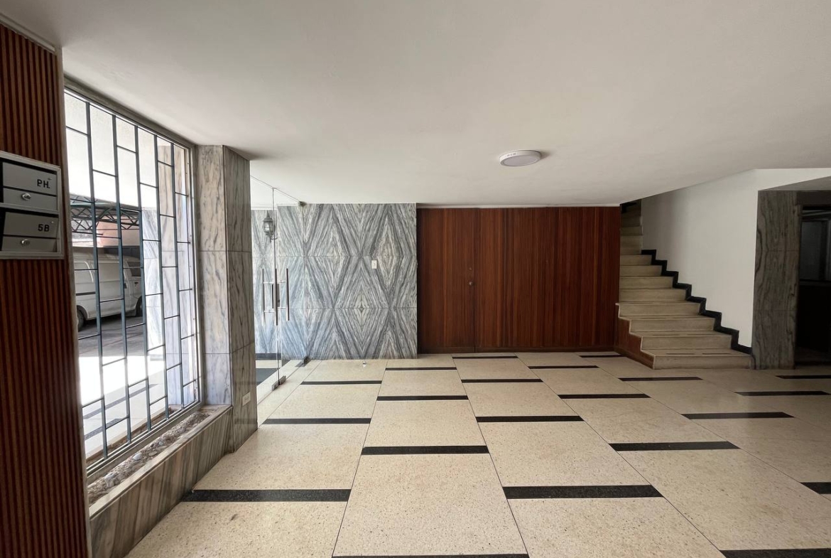 Apartamento en Venta en Cumbres de Curumo, Caracas – 370m², 3 Habitaciones + Servicio, 3 Baños y 3 Puestos de Estacionamiento