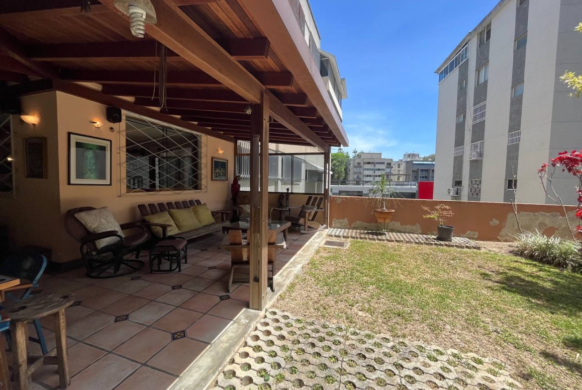 Apartamento en Venta en Cumbres de Curumo, Caracas – 370m², 3 Habitaciones + Servicio, 3 Baños y 3 Puestos de Estacionamiento