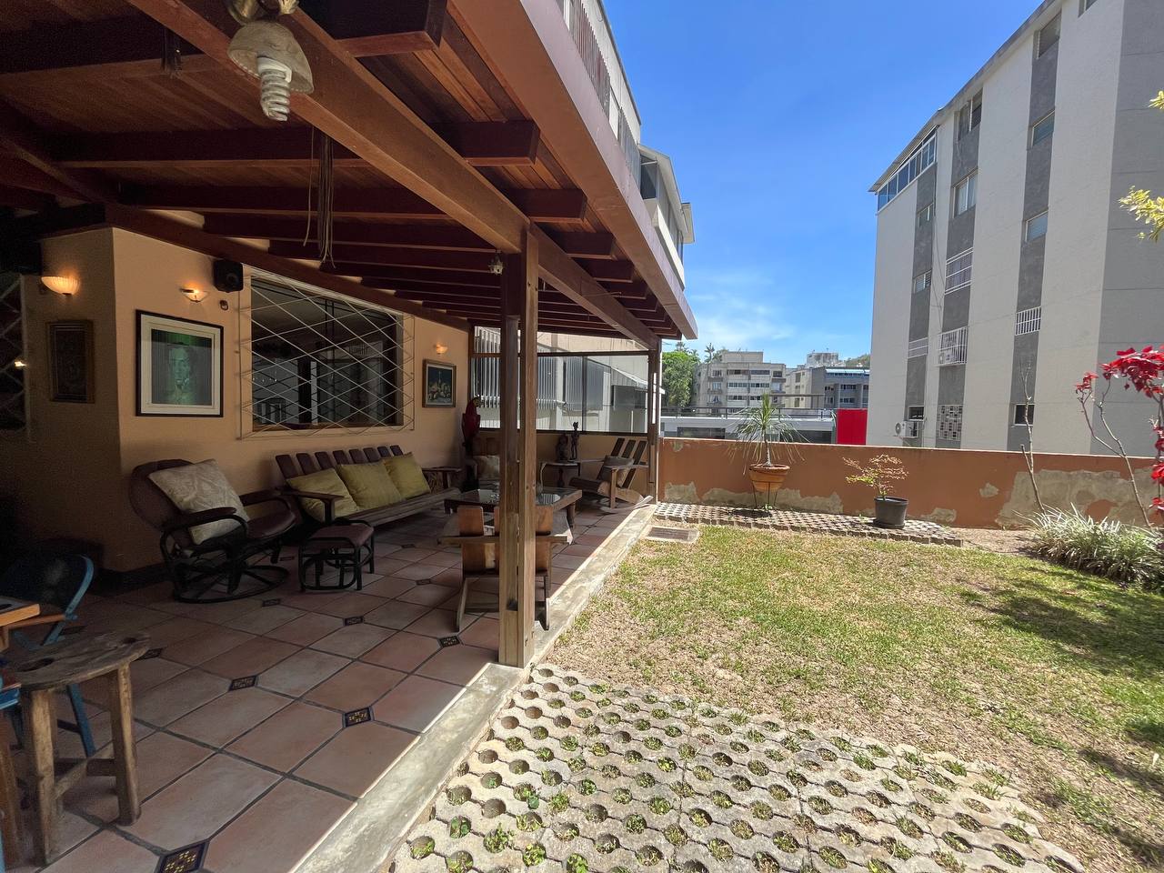 Cumbres de Curumo-Areas (5) Apartamento en Venta en Cumbres de Curumo, Caracas – 370m², 3 Habitaciones + Servicio, 3 Baños y 3 Puestos de Estacionamiento