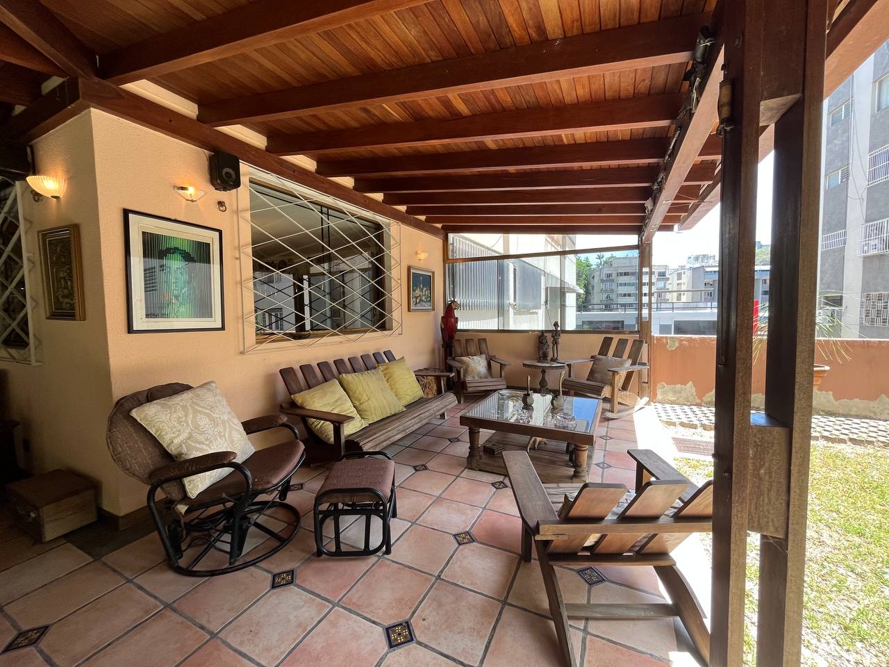 Cumbres de Curumo-Areas (6) Apartamento en Venta en Cumbres de Curumo, Caracas – 370m², 3 Habitaciones + Servicio, 3 Baños y 3 Puestos de Estacionamiento