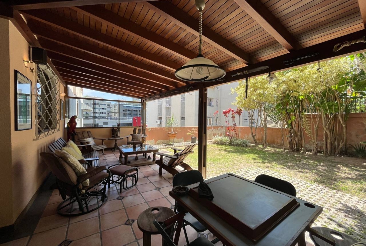Apartamento en Venta en Cumbres de Curumo, Caracas – 370m², 3 Habitaciones + Servicio, 3 Baños y 3 Puestos de Estacionamiento
