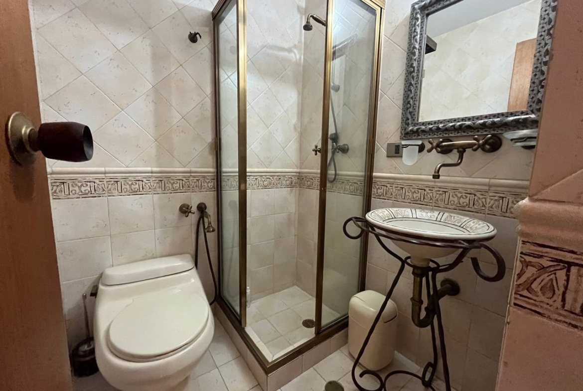 Apartamento en Venta en Cumbres de Curumo, Caracas – 370m², 3 Habitaciones + Servicio, 3 Baños y 3 Puestos de Estacionamiento