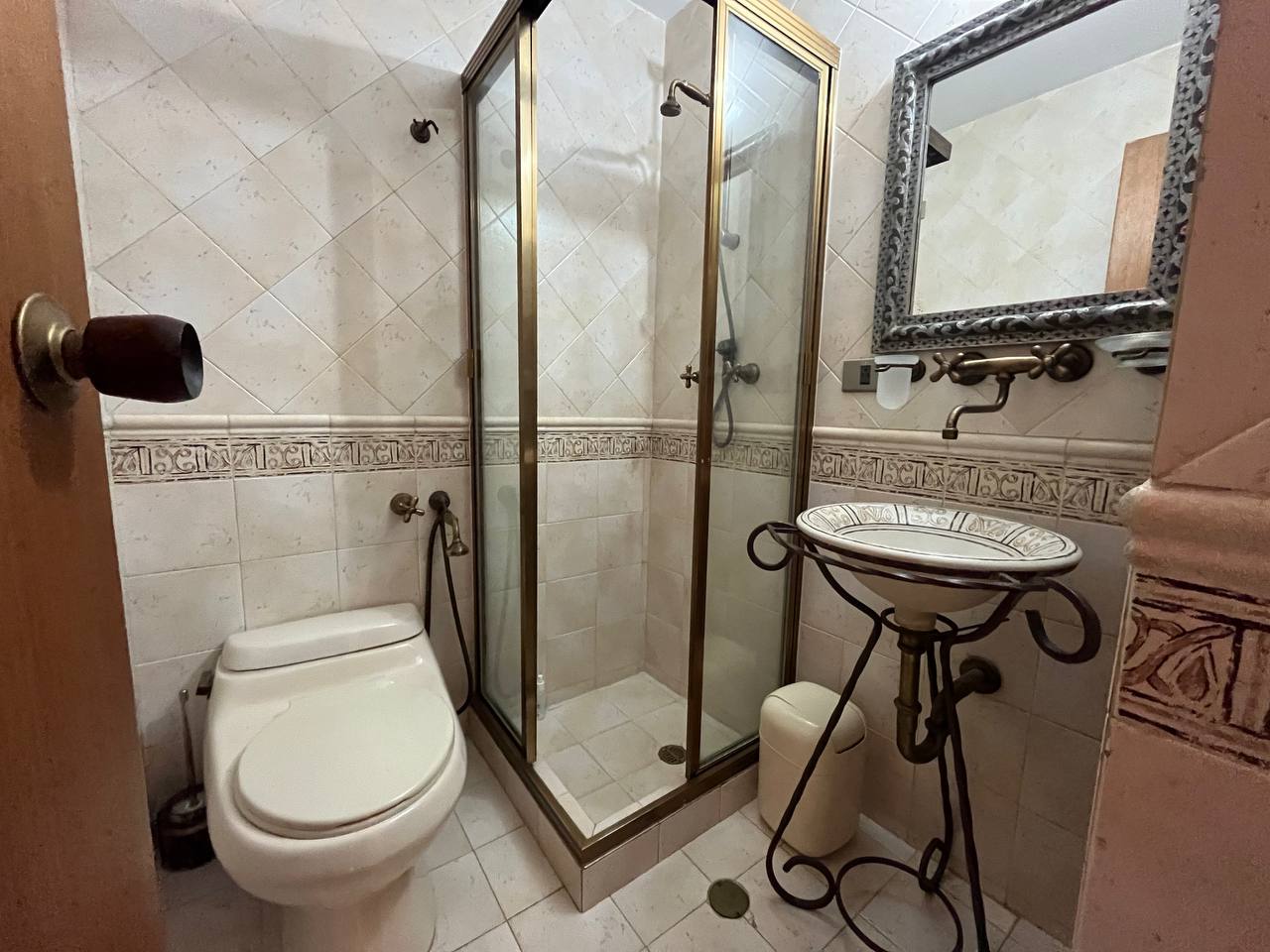 Cumbres de Curumo-Baño (3) Apartamento en Venta en Cumbres de Curumo, Caracas – 370m², 3 Habitaciones + Servicio, 3 Baños y 3 Puestos de Estacionamiento