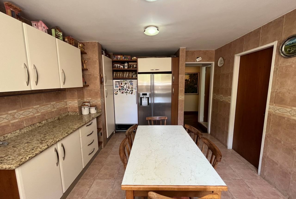 Apartamento en Venta en Cumbres de Curumo, Caracas – 370m², 3 Habitaciones + Servicio, 3 Baños y 3 Puestos de Estacionamiento