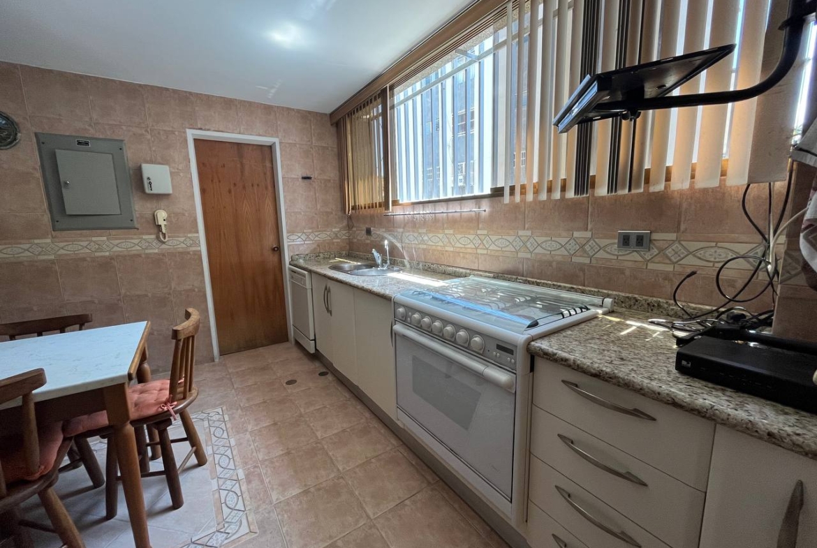Apartamento en Venta en Cumbres de Curumo, Caracas – 370m², 3 Habitaciones + Servicio, 3 Baños y 3 Puestos de Estacionamiento