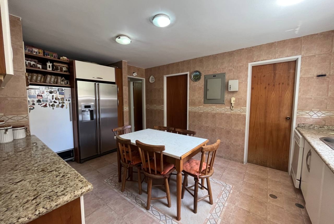 Apartamento en Venta en Cumbres de Curumo, Caracas – 370m², 3 Habitaciones + Servicio, 3 Baños y 3 Puestos de Estacionamiento