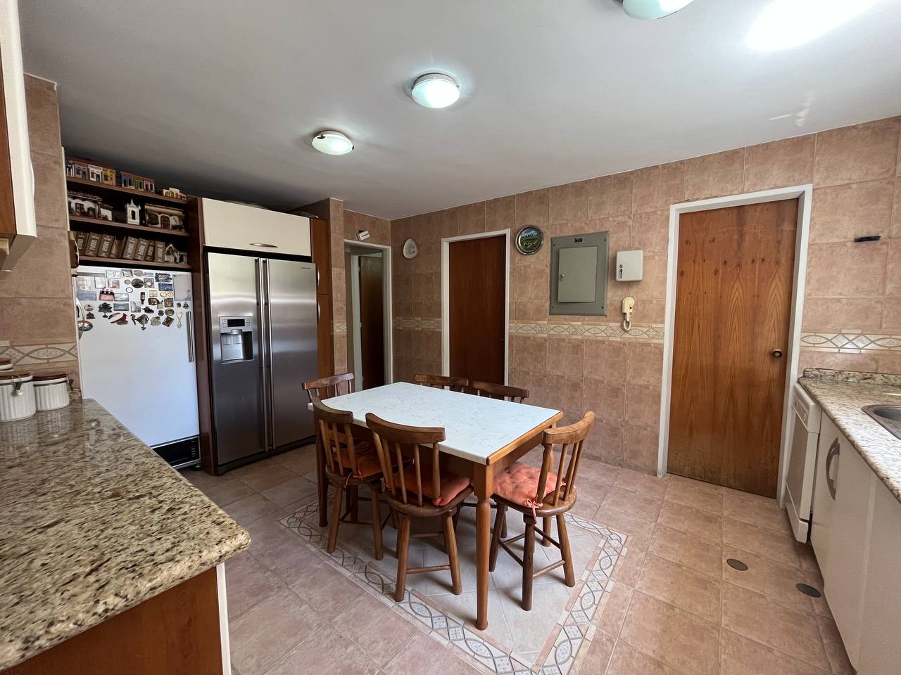 Cumbres de Curumo-Cocina (3) Apartamento en Venta en Cumbres de Curumo, Caracas – 370m², 3 Habitaciones + Servicio, 3 Baños y 3 Puestos de Estacionamiento