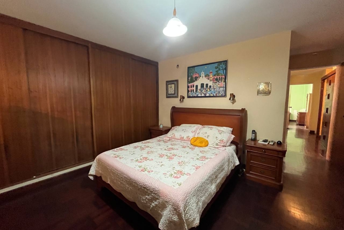 Apartamento en Venta en Cumbres de Curumo, Caracas – 370m², 3 Habitaciones + Servicio, 3 Baños y 3 Puestos de Estacionamiento