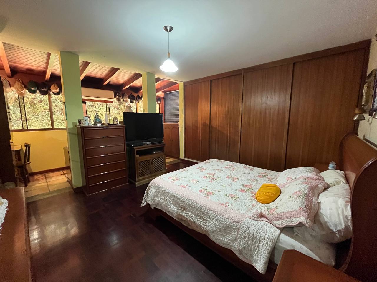 Cumbres de Curumo-Dormitorio (2) Apartamento en Venta en Cumbres de Curumo, Caracas – 370m², 3 Habitaciones + Servicio, 3 Baños y 3 Puestos de Estacionamiento