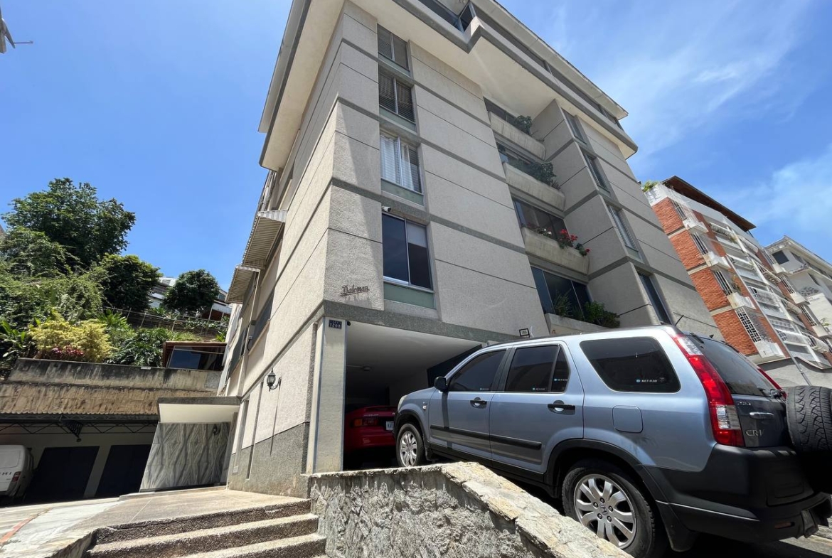 Apartamento en Venta en Cumbres de Curumo, Caracas – 370m², 3 Habitaciones + Servicio, 3 Baños y 3 Puestos de Estacionamiento