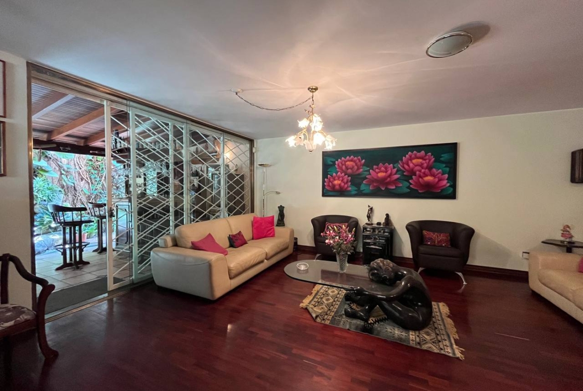 Apartamento en Venta en Cumbres de Curumo, Caracas – 370m², 3 Habitaciones + Servicio, 3 Baños y 3 Puestos de Estacionamiento