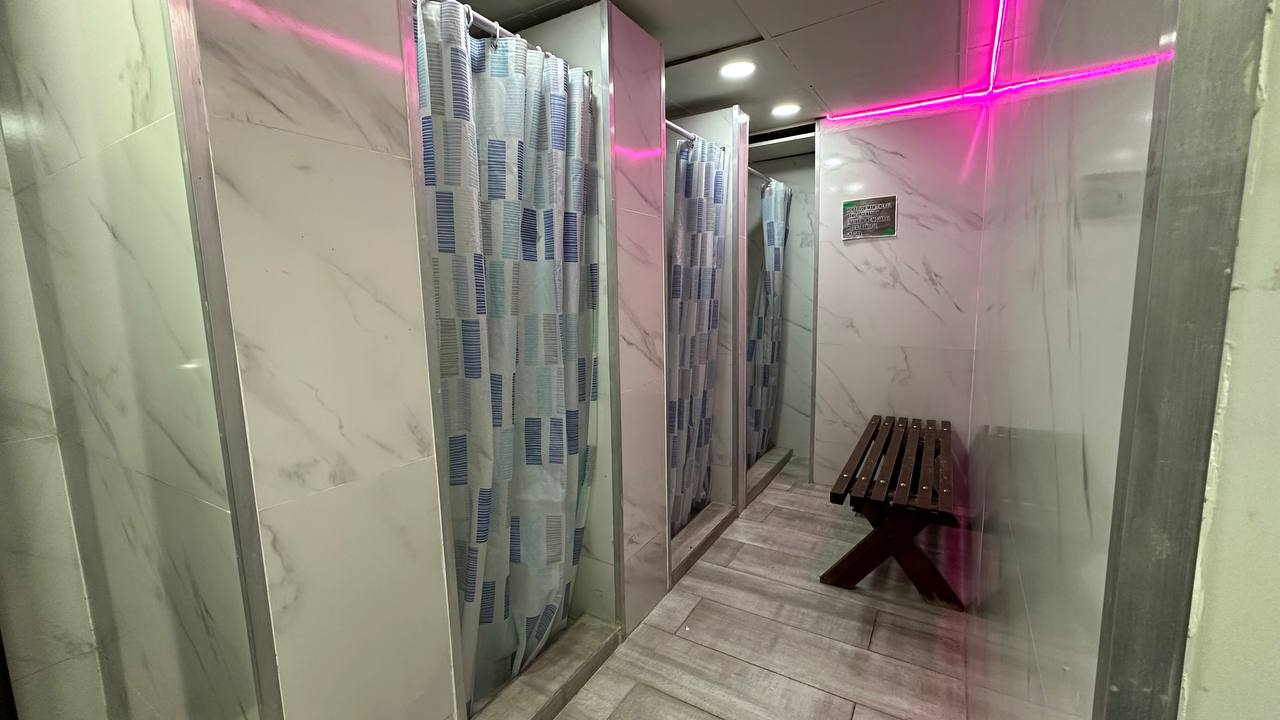 El Marquez-Hotel-Baño (4) Hotel en Venta en El Marqués, Caracas – 7.412m², 94 Habitaciones, Más de 10 Baños y 40 Puestos de Estacionamiento