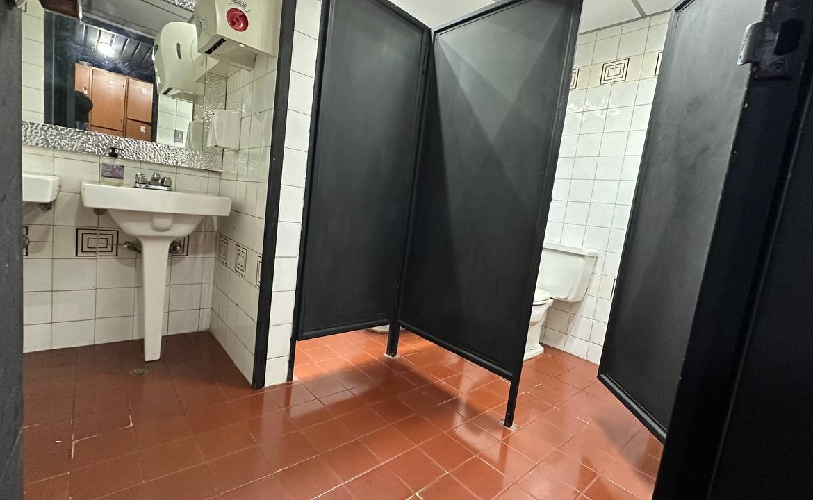 Hotel en Venta en El Marqués, Caracas – 7.412m², 94 Habitaciones, Más de 10 Baños y 40 Puestos de Estacionamiento