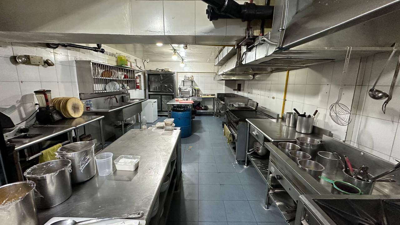 El Marquez-Hotel-Cocina (3) Hotel en Venta en El Marqués, Caracas – 7.412m², 94 Habitaciones, Más de 10 Baños y 40 Puestos de Estacionamiento