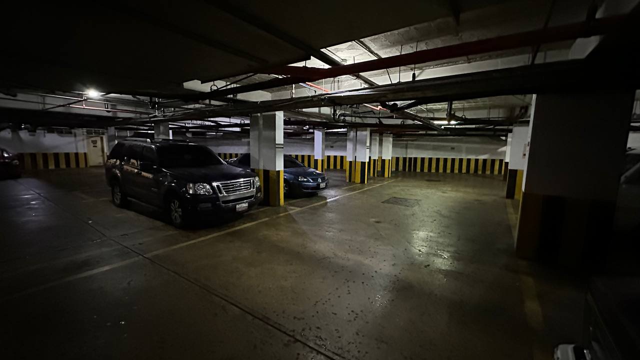 El Marquez-Hotel-Estacionamiento (2) Hotel en Venta en El Marqués, Caracas – 7.412m², 94 Habitaciones, Más de 10 Baños y 40 Puestos de Estacionamiento