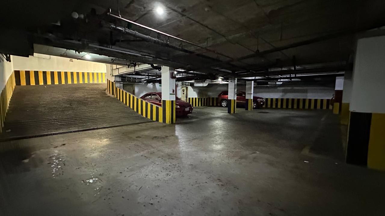 El Marquez-Hotel-Estacionamiento Hotel en Venta en El Marqués, Caracas – 7.412m², 94 Habitaciones, Más de 10 Baños y 40 Puestos de Estacionamiento