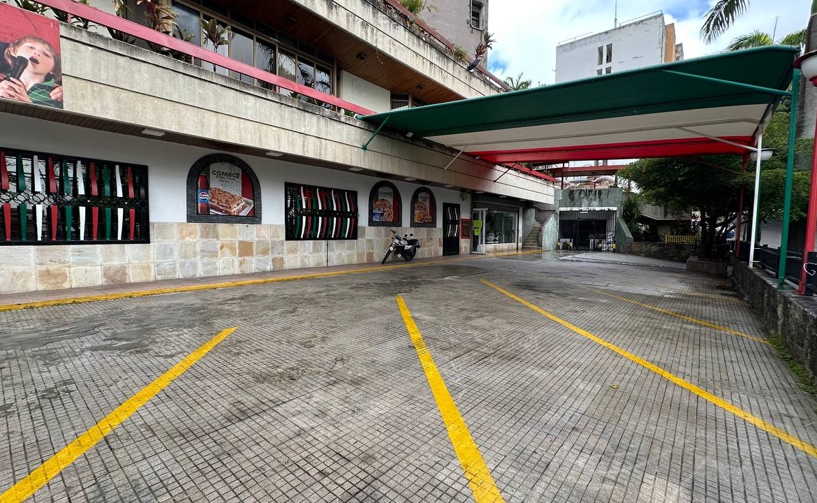 Hotel en Venta en El Marqués, Caracas – 7.412m², 94 Habitaciones, Más de 10 Baños y 40 Puestos de Estacionamiento