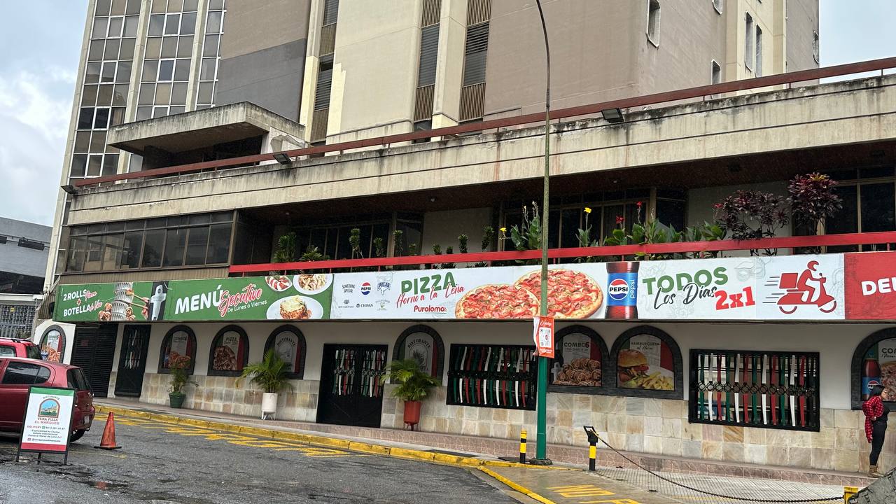 El Marquez-Hotel-Fachada Hotel en Venta en El Marqués, Caracas – 7.412m², 94 Habitaciones, Más de 10 Baños y 40 Puestos de Estacionamiento