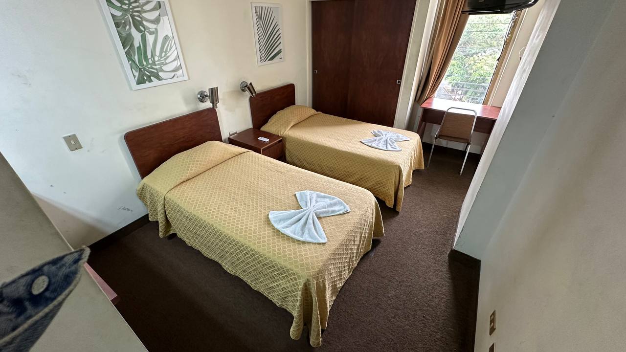 El Marquez-Hotel-Habitacion Hotel en Venta en El Marqués, Caracas – 7.412m², 94 Habitaciones, Más de 10 Baños y 40 Puestos de Estacionamiento