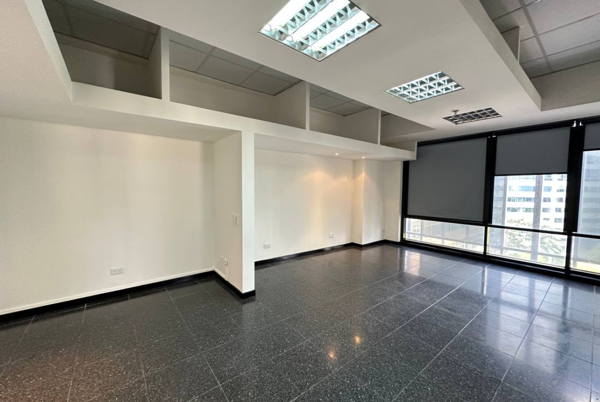 Oficina en Alquiler en La Castellana, Caracas – 114m², 1 Baño y 2 Puestos de Estacionamiento
