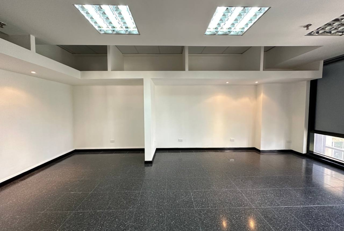Oficina en Alquiler en La Castellana, Caracas – 114m², 1 Baño y 2 Puestos de Estacionamiento