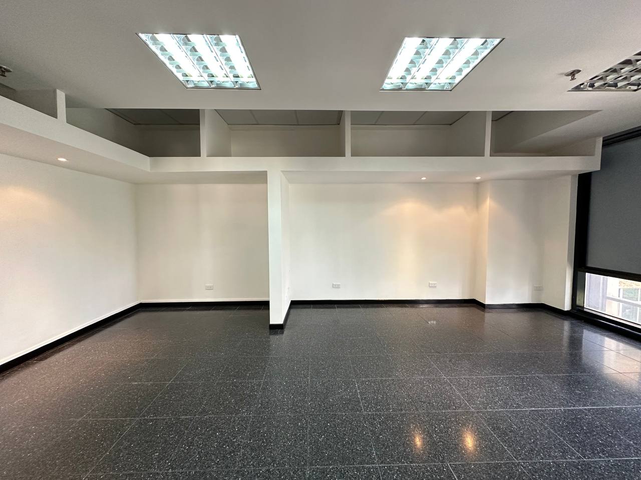 Oficina en Alquiler en La Castellana, Caracas – 114m², 1 Baño y 2 Puestos de Estacionamiento