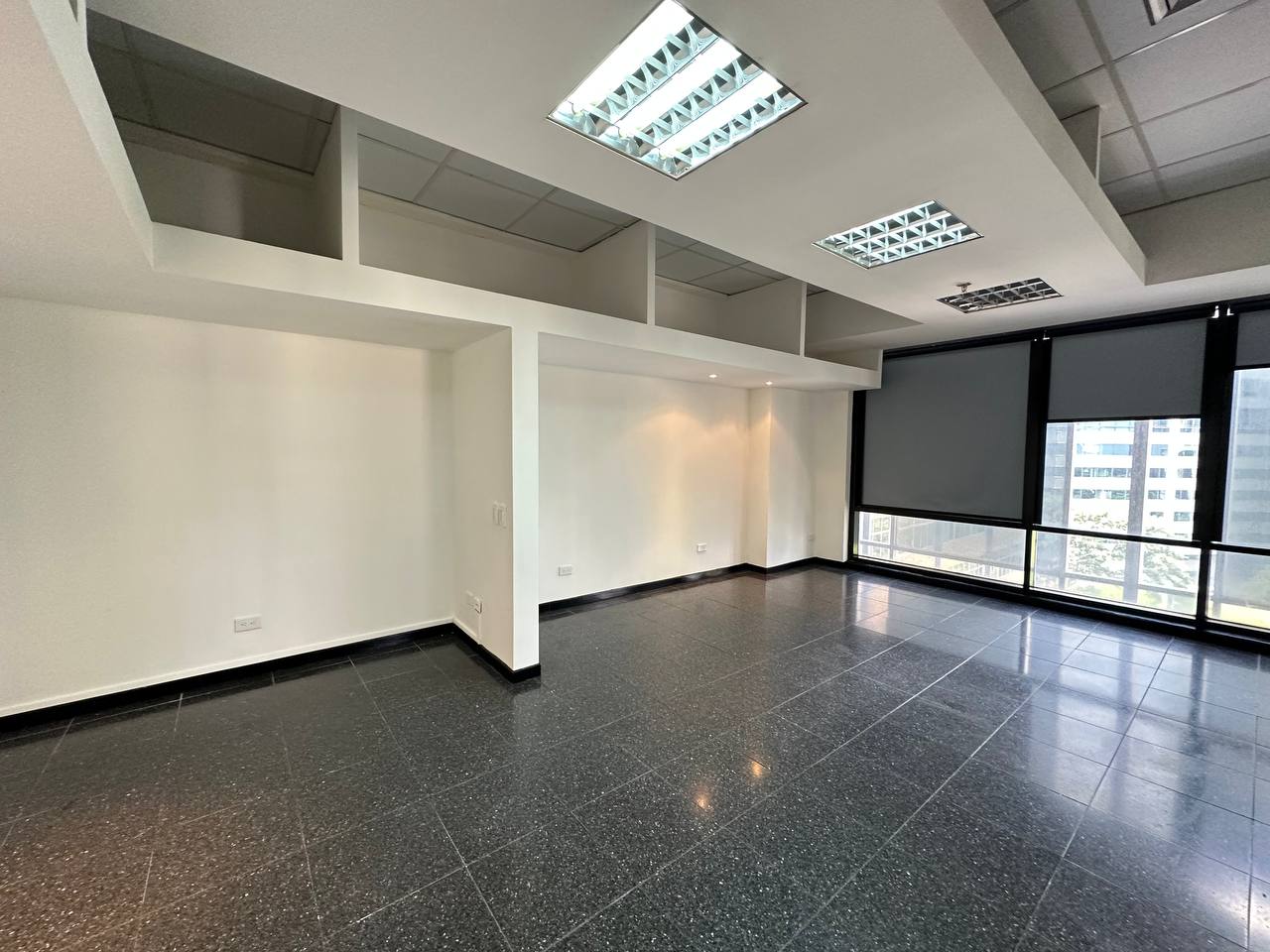 Oficina en Alquiler en La Castellana, Caracas – 114m², 1 Baño y 2 Puestos de Estacionamiento