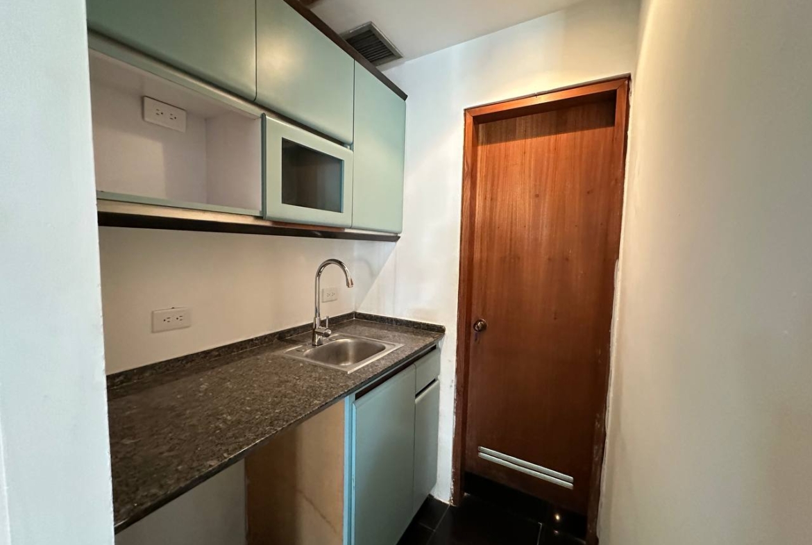 Oficina en Alquiler en La Castellana, Caracas – 114m², 1 Baño y 2 Puestos de Estacionamiento