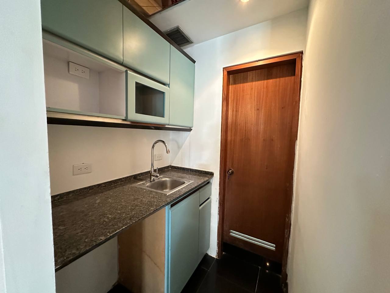 Oficina en Alquiler en La Castellana, Caracas – 114m², 1 Baño y 2 Puestos de Estacionamiento