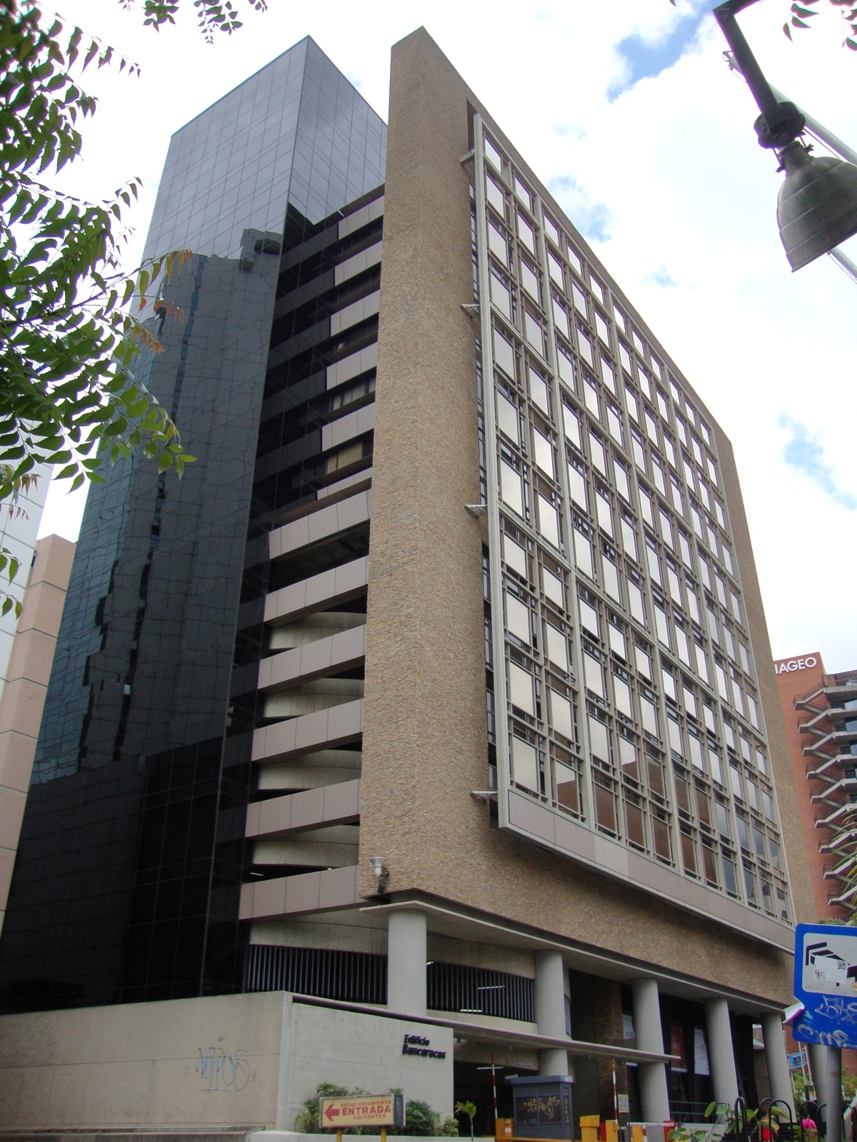 Oficina en Alquiler en La Castellana, Caracas – 114m², 1 Baño y 2 Puestos de Estacionamiento