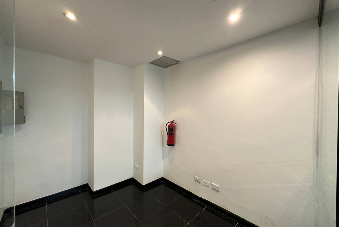 Oficina en Alquiler en La Castellana, Caracas – 114m², 1 Baño y 2 Puestos de Estacionamiento