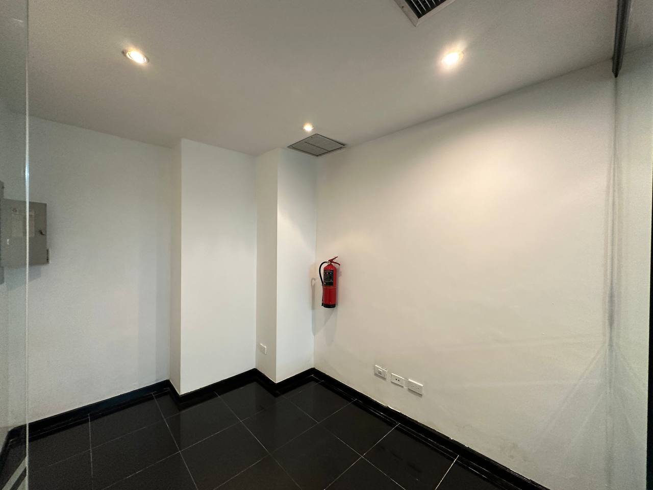 Oficina en Alquiler en La Castellana, Caracas – 114m², 1 Baño y 2 Puestos de Estacionamiento