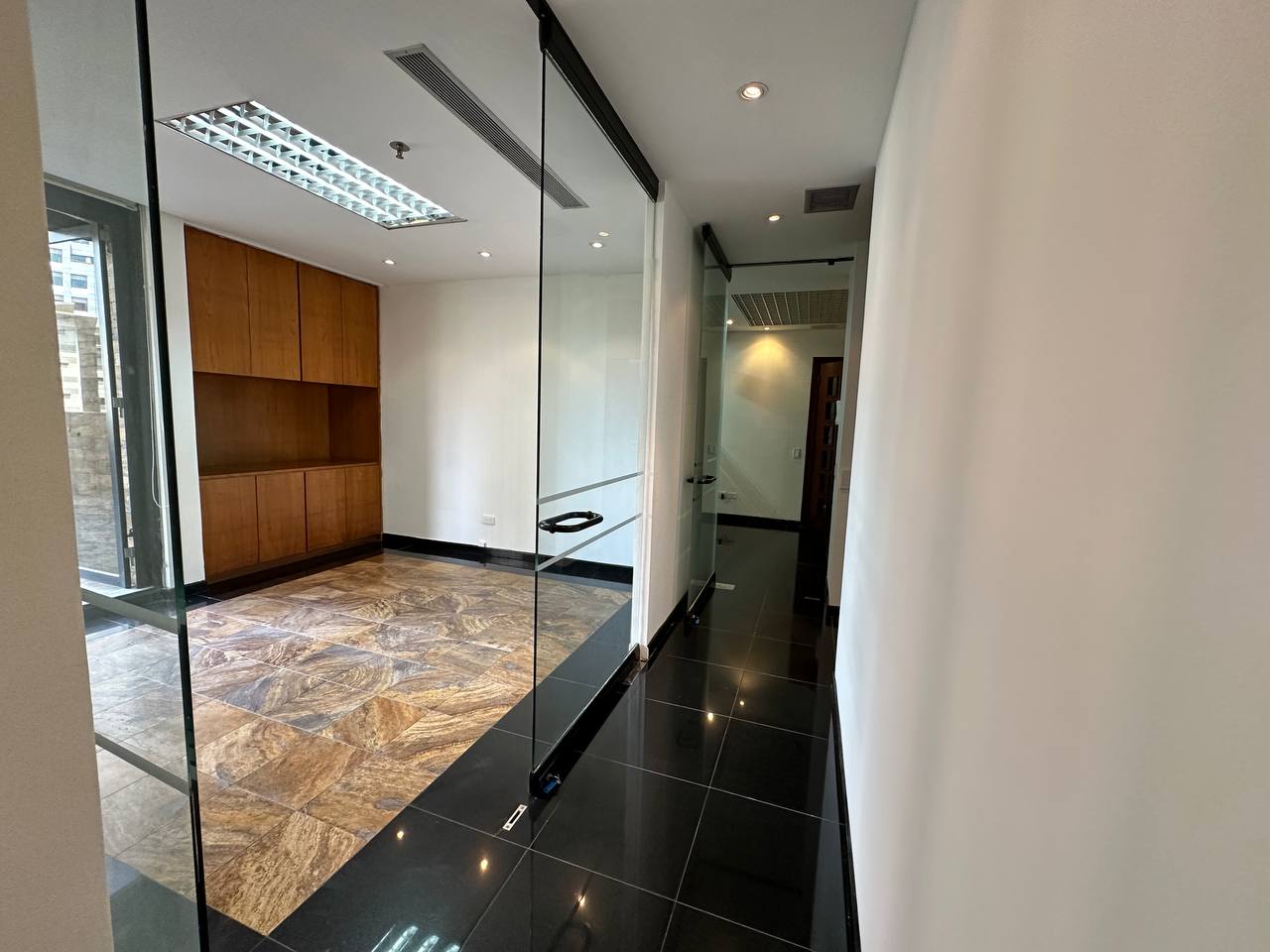 Oficina en Alquiler en La Castellana, Caracas – 114m², 1 Baño y 2 Puestos de Estacionamiento