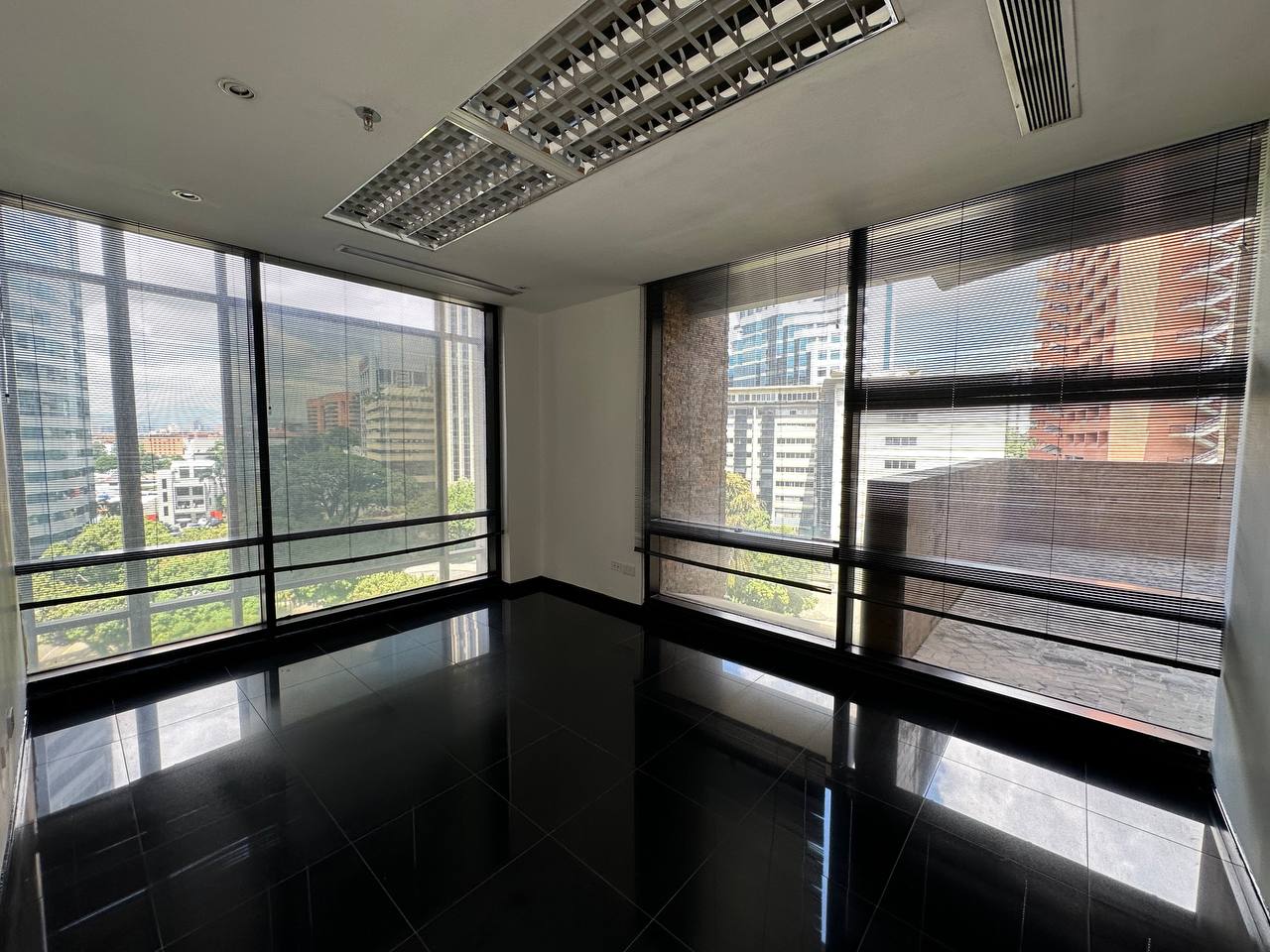 Oficina en Alquiler en La Castellana, Caracas – 114m², 1 Baño y 2 Puestos de Estacionamiento
