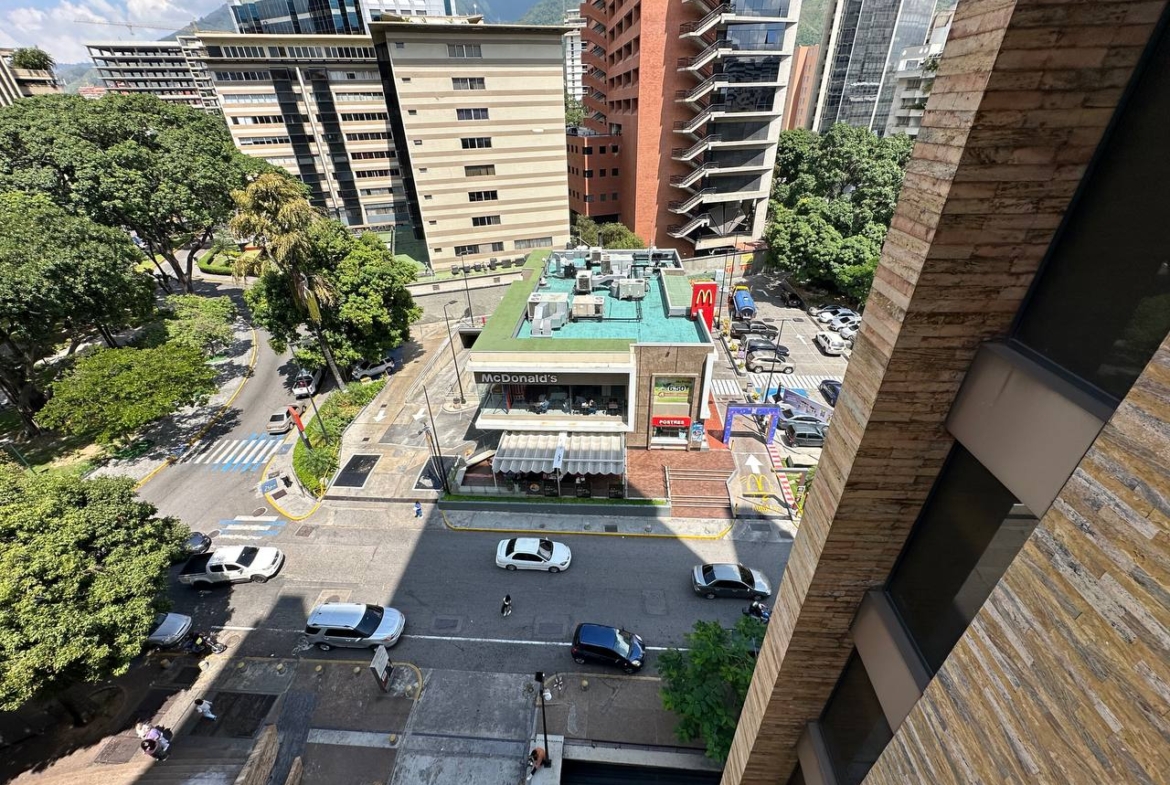 Oficina en Alquiler en La Castellana, Caracas – 114m², 1 Baño y 2 Puestos de Estacionamiento