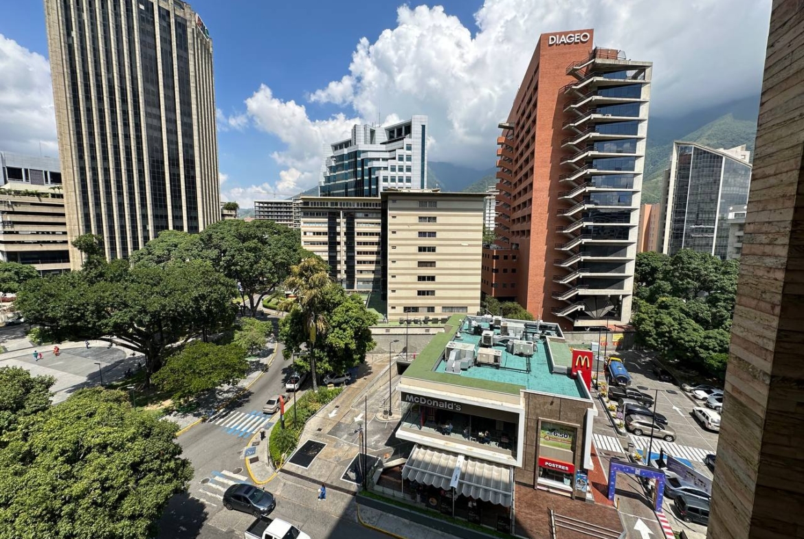Oficina en Alquiler en La Castellana, Caracas – 114m², 1 Baño y 2 Puestos de Estacionamiento