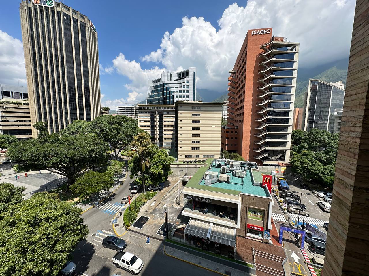 Oficina en Alquiler en La Castellana, Caracas – 114m², 1 Baño y 2 Puestos de Estacionamiento