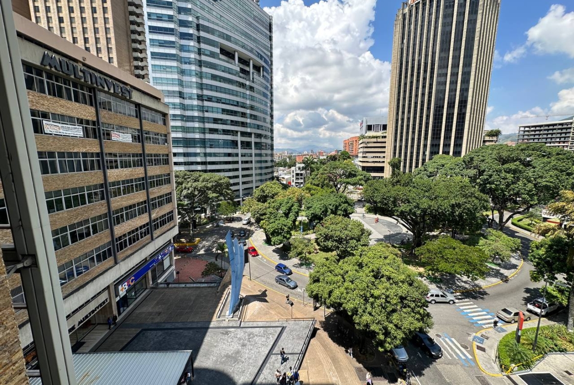 Oficina en Alquiler en La Castellana, Caracas – 114m², 1 Baño y 2 Puestos de Estacionamiento