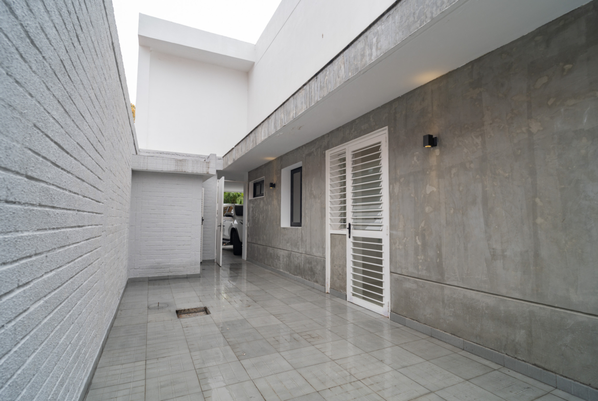 Casa en Venta en Lomas de La Lagunita, Caracas – 500m², 4 Habitaciones, 4 Baños y 4 Puestos de Estacionamiento