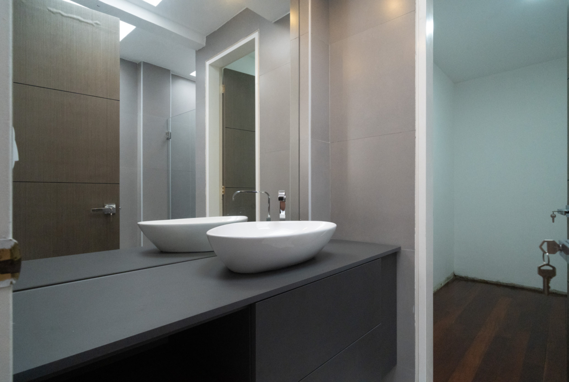 Casa en Venta en Lomas de La Lagunita, Caracas – 500m², 4 Habitaciones, 4 Baños y 4 Puestos de Estacionamiento