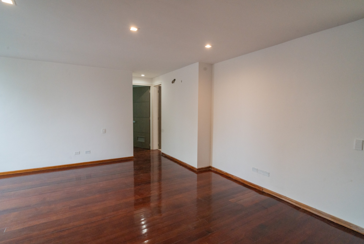 Casa en Venta en Lomas de La Lagunita, Caracas – 500m², 4 Habitaciones, 4 Baños y 4 Puestos de Estacionamiento