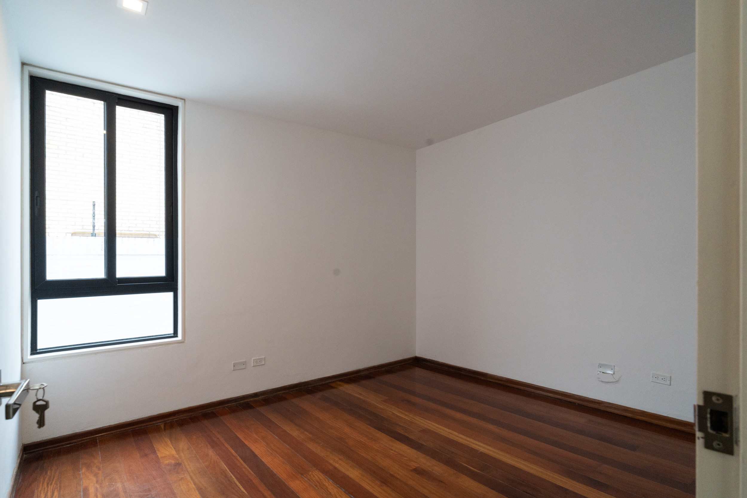 La Lagunita-Casa-Dormitorio Casa en Venta en Lomas de La Lagunita, Caracas – 500m², 4 Habitaciones, 4 Baños y 4 Puestos de Estacionamiento