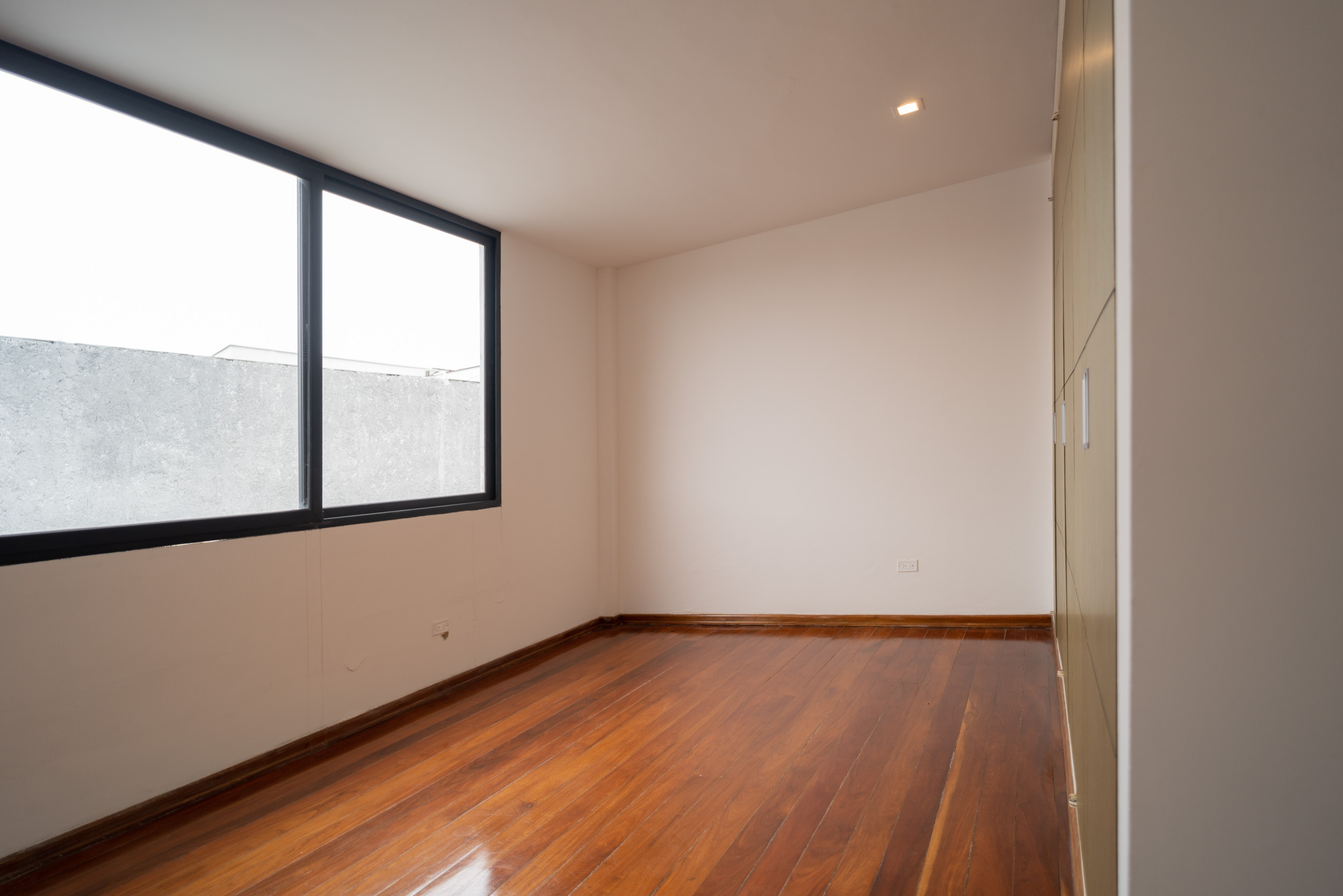 La Lagunita-Casa-Estar Casa en Venta en Lomas de La Lagunita, Caracas – 500m², 4 Habitaciones, 4 Baños y 4 Puestos de Estacionamiento
