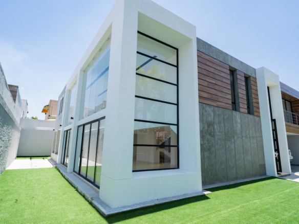 Casa en Venta en Lomas de La Lagunita, Caracas – 500m², 4 Habitaciones, 4 Baños y 4 Puestos de Estacionamiento