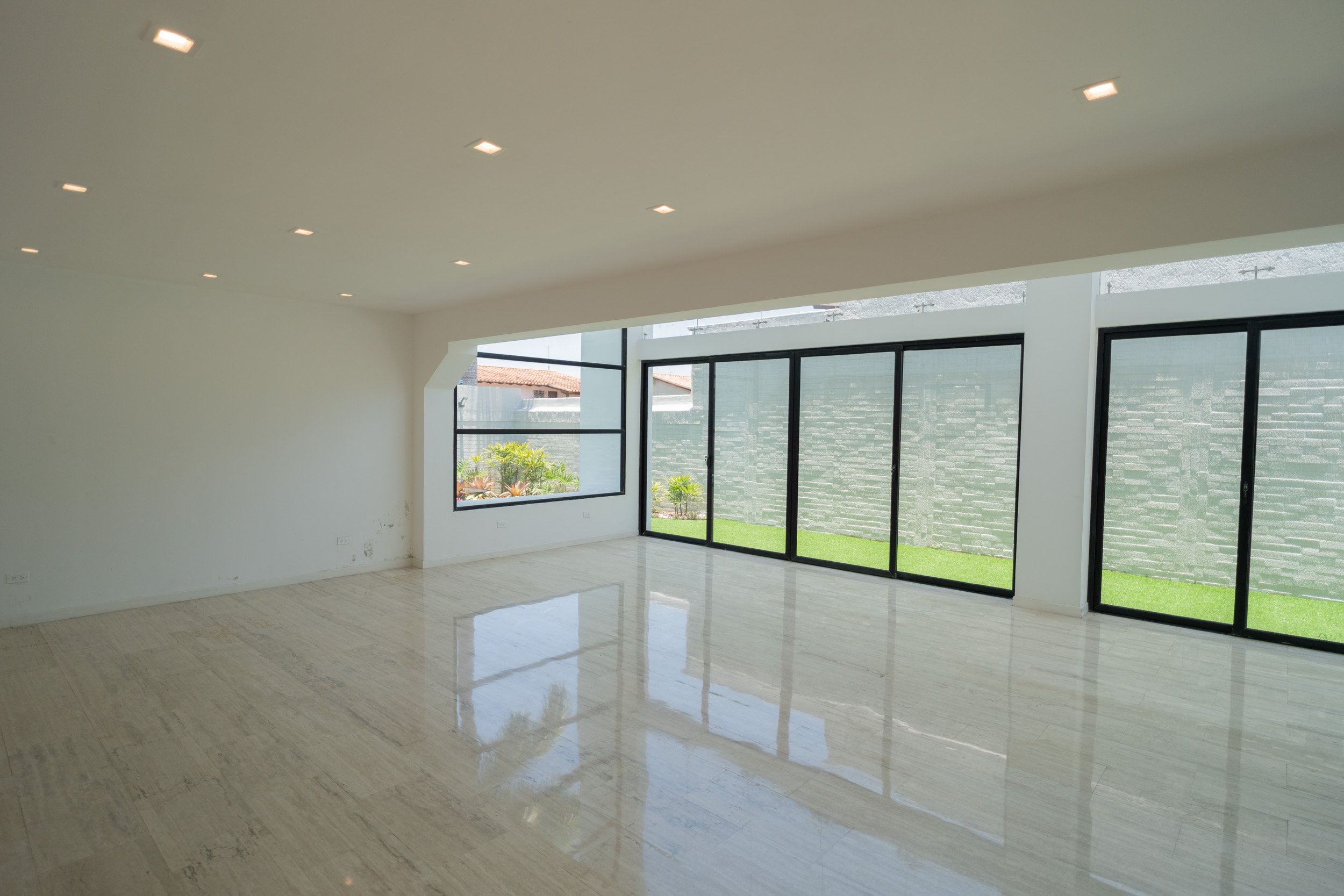 La Lagunita-Casa-Sala (2) Casa en Venta en Lomas de La Lagunita, Caracas – 500m², 4 Habitaciones, 4 Baños y 4 Puestos de Estacionamiento