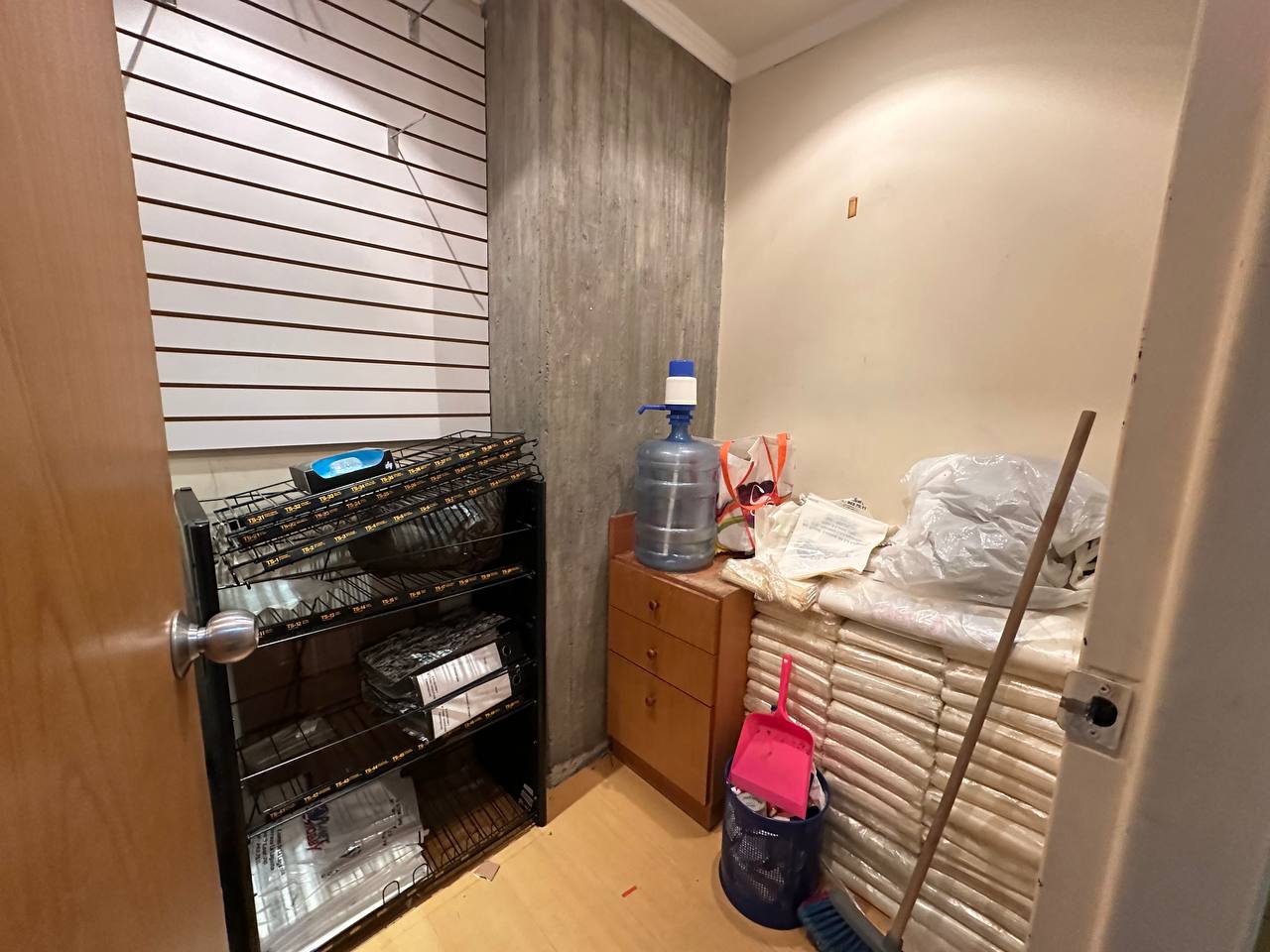 La Lagunita-Local-Deposito Local Comercial en Alquiler en Lomas de La Lagunita, Caracas – 56m² y 1 Baño
