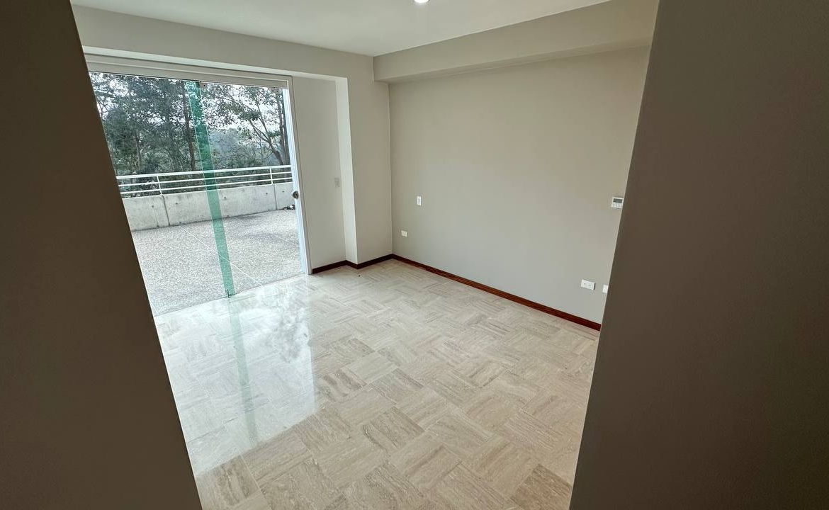Apartamento en Venta en La Lagunita, Caracas – 180m², 3 Habitaciones + Servicio, 3 Baños y 3 Puestos de Estacionamiento